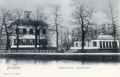 8720 Gezicht over de Vecht op de linkerzijde van het kasteel Gunterstein te Breukelen uit het zuidwesten, met rechts ...